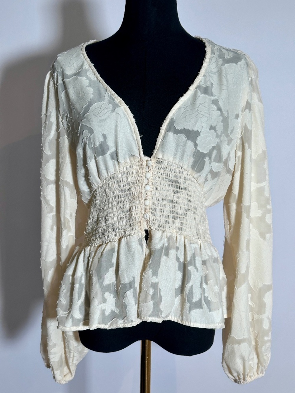 Buckle Willow‑Root Cream Floral Jacquard Smocked Blouse – Size M